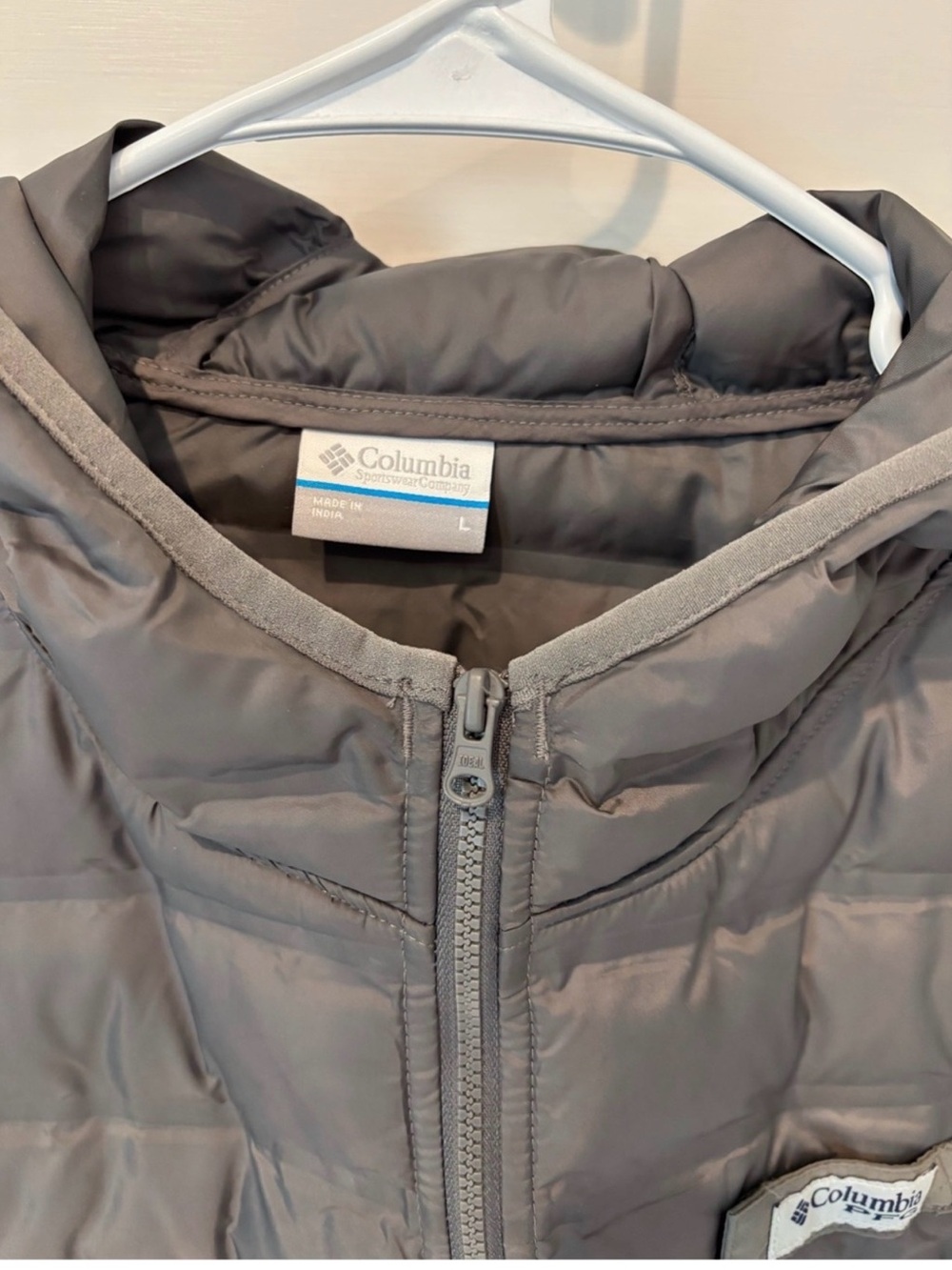 Lot of 2-Large Columbia PFG Black 1/4 Zip and Gray hooded Jacket. - Picture 5 of 7